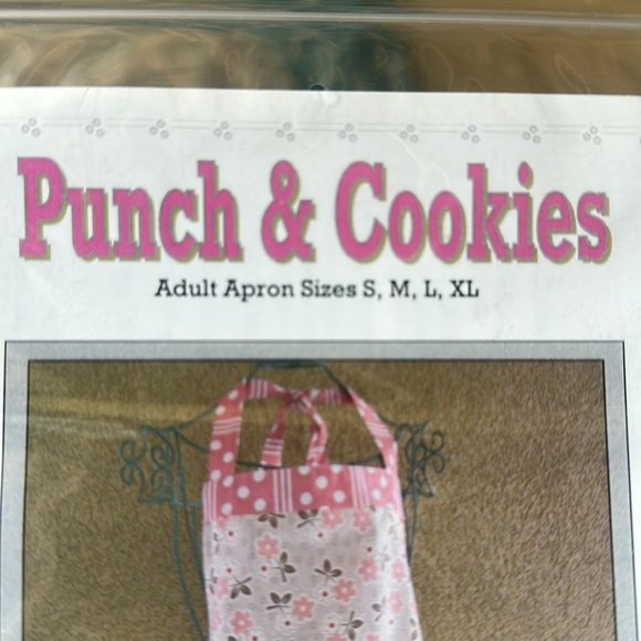 Womens Ruffled Kitchen Apron Sewing Pattern - Picture 2 of 7